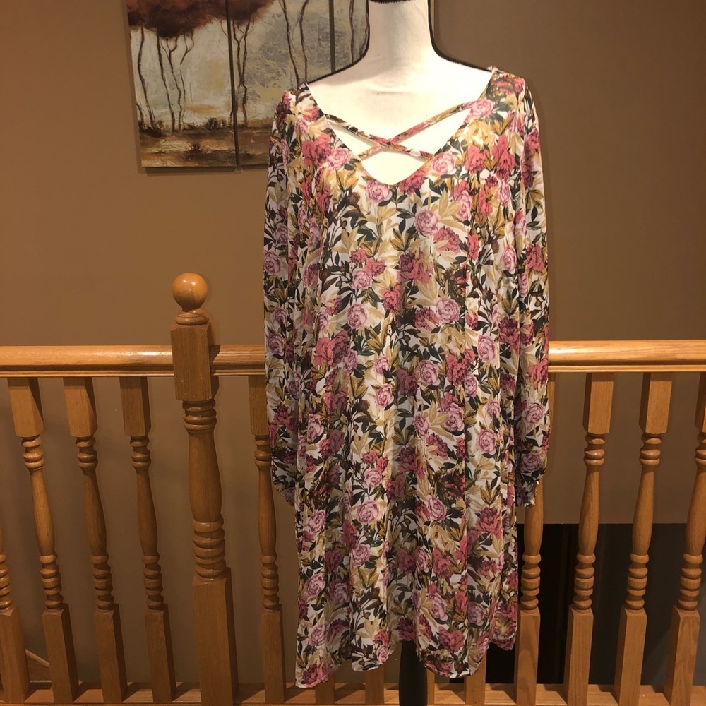 Boutique 2X floral criss cross dress plus size